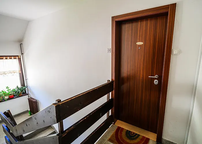 Marni W/ Parking | شقة