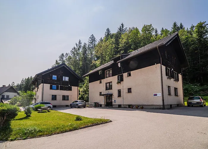 Marni W/ Parking | شقة